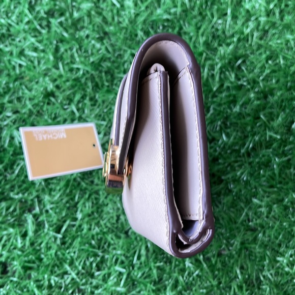 MICHAEL KORS CARMEN MEDIUM LOGO AND FAUX LEATHER WALLET LIGHT SAND - Picture 4 of 9